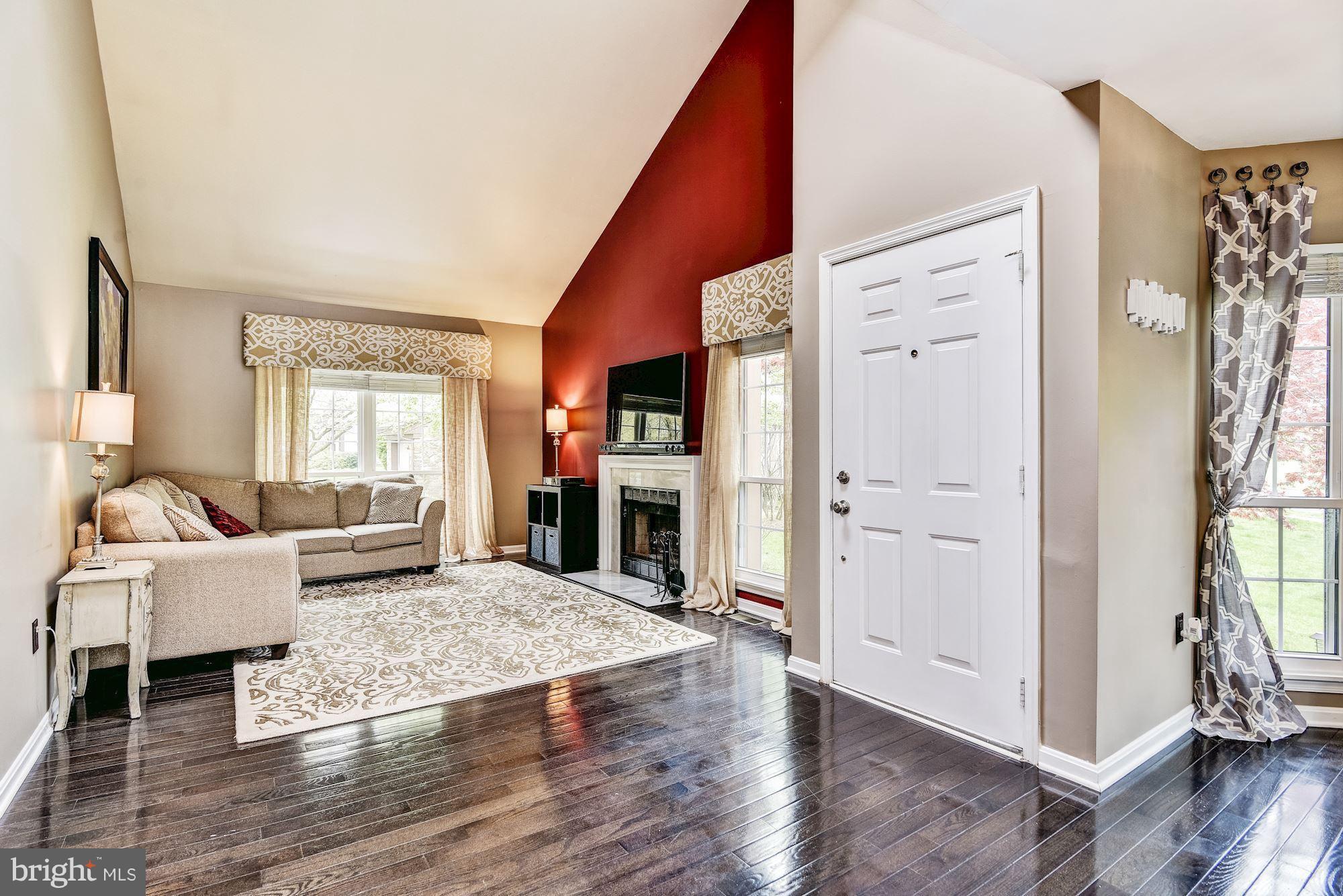 12 Hugo Court Silver Spring, MD 20906 - Photo 5 of 30 Living Room
