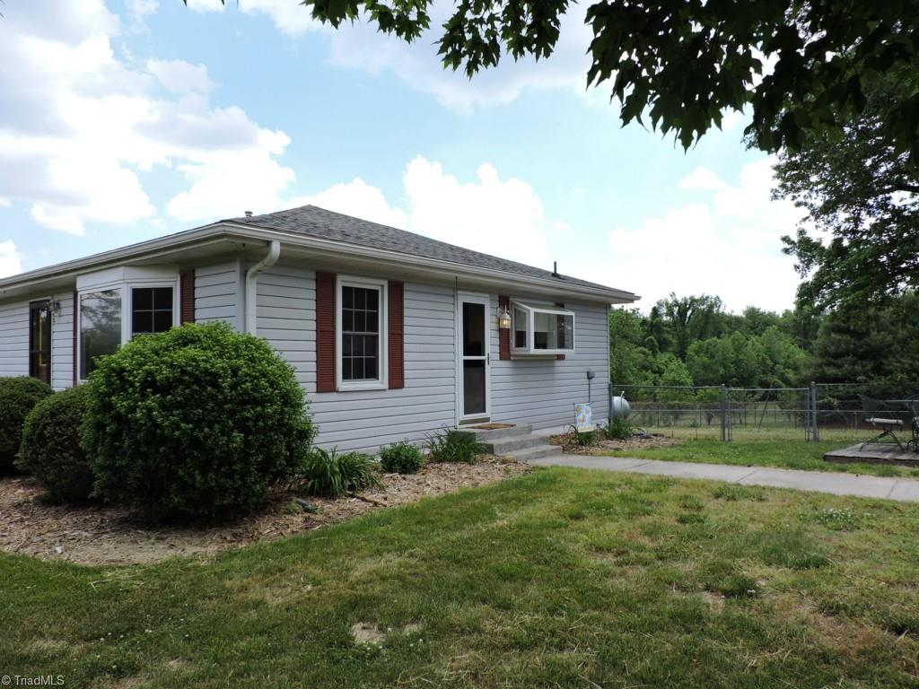 496 Willow Oak Road High Point, NC 27262 - Photo 2 of 22 Gallery Image 2