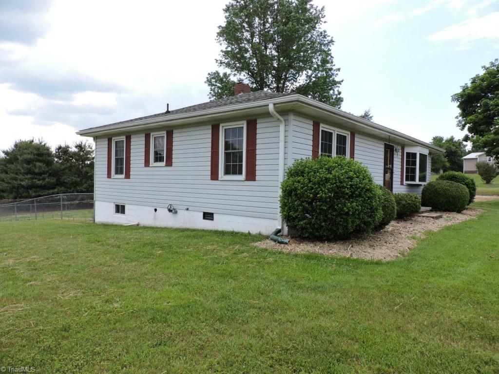 496 Willow Oak Road High Point, NC 27262 - Photo 3 of 22 Gallery Image 3