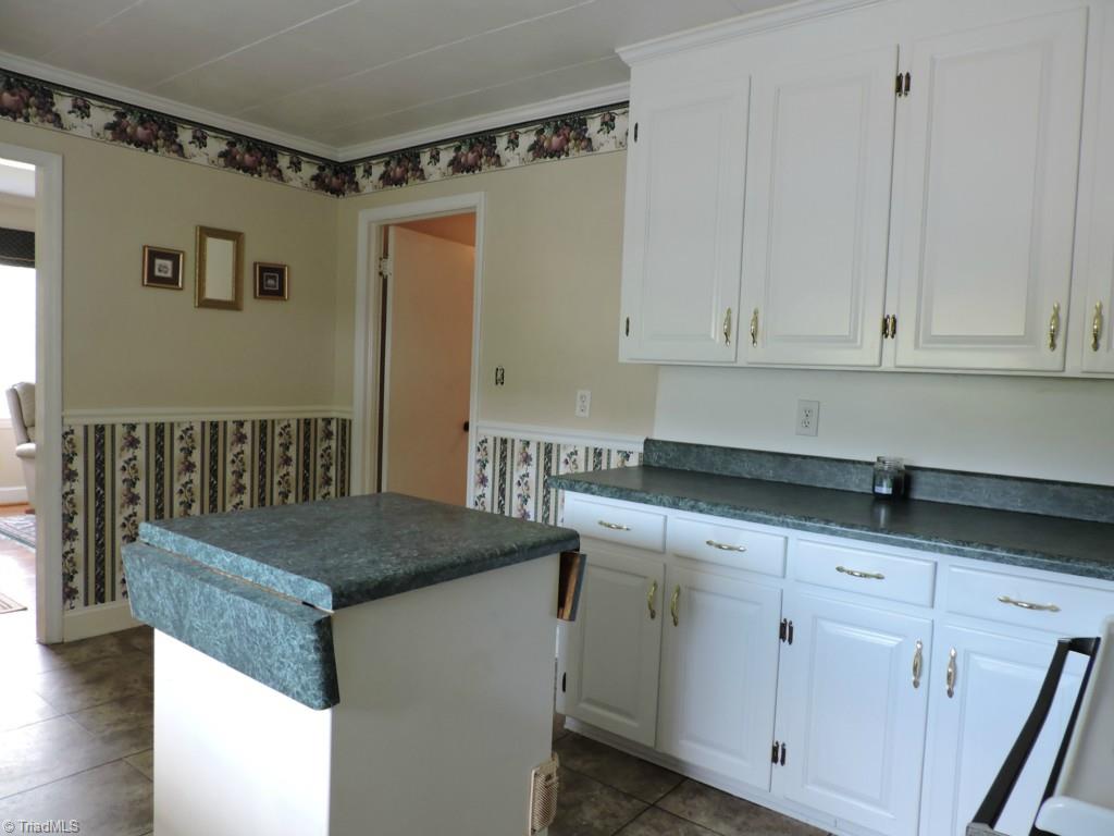 496 Willow Oak Road High Point, NC 27262 - Photo 4 of 22 Gallery Image 4