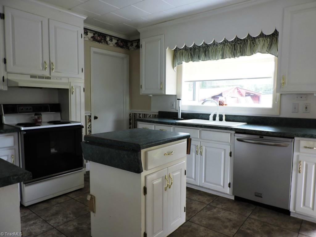496 Willow Oak Road High Point, NC 27262 - Photo 5 of 22 Gallery Image 5