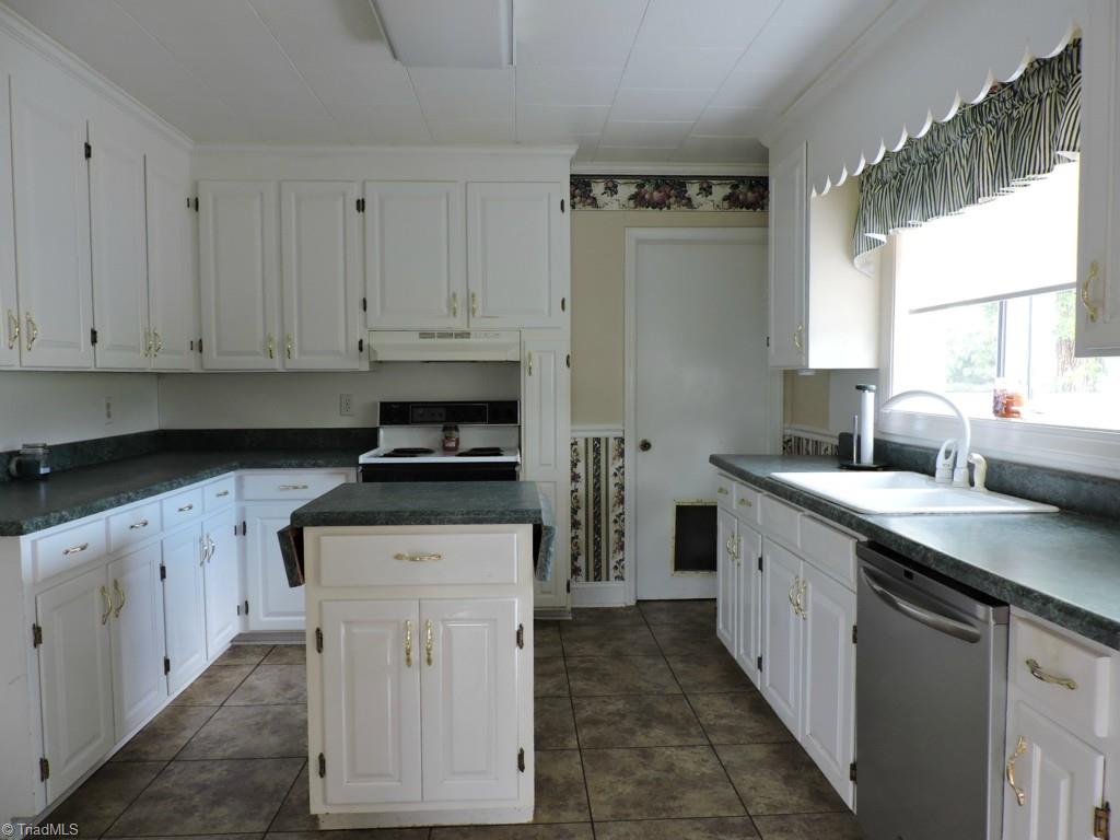 496 Willow Oak Road High Point, NC 27262 - Photo 6 of 22 Gallery Image 6