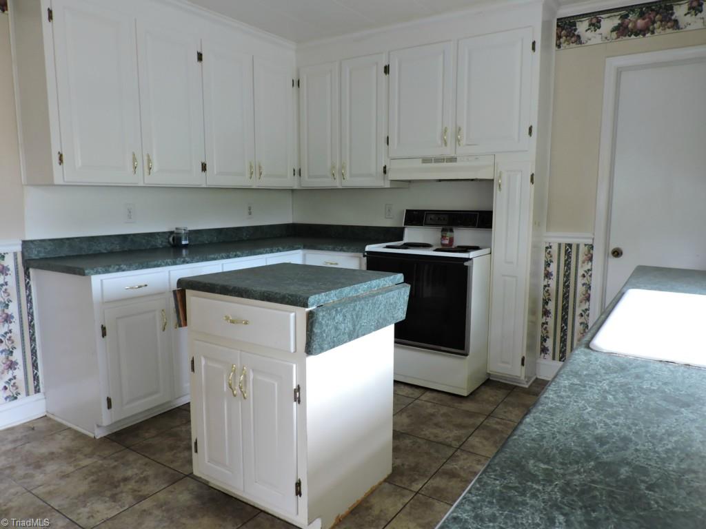 496 Willow Oak Road High Point, NC 27262 - Photo 7 of 22 Gallery Image 7