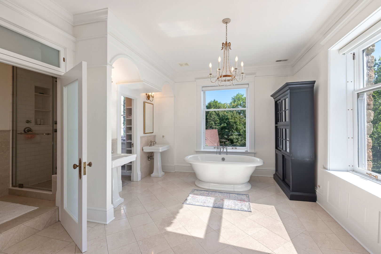 316 Elizabeth Place Geneva, IL 60134 - Photo 19 of 42 a spacious bathroom with a toilet a sink and a mirror