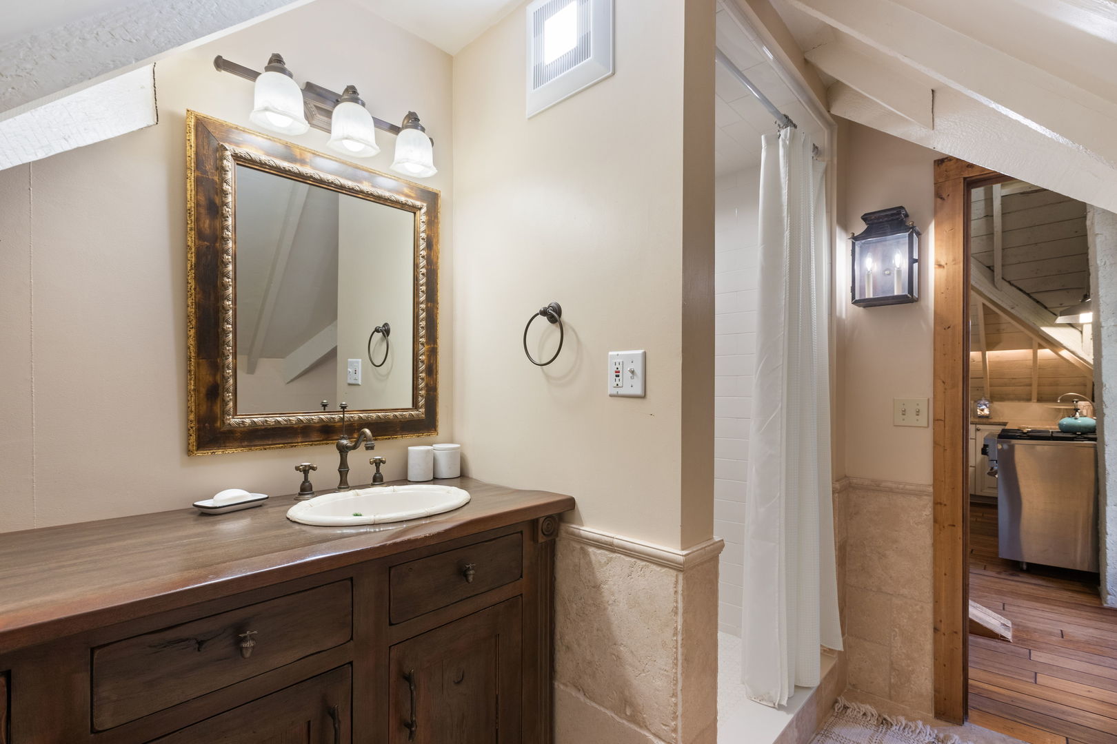 316 Elizabeth Place Geneva, IL 60134 - Photo 41 of 42 a bathroom with a double vanity sink and a mirror