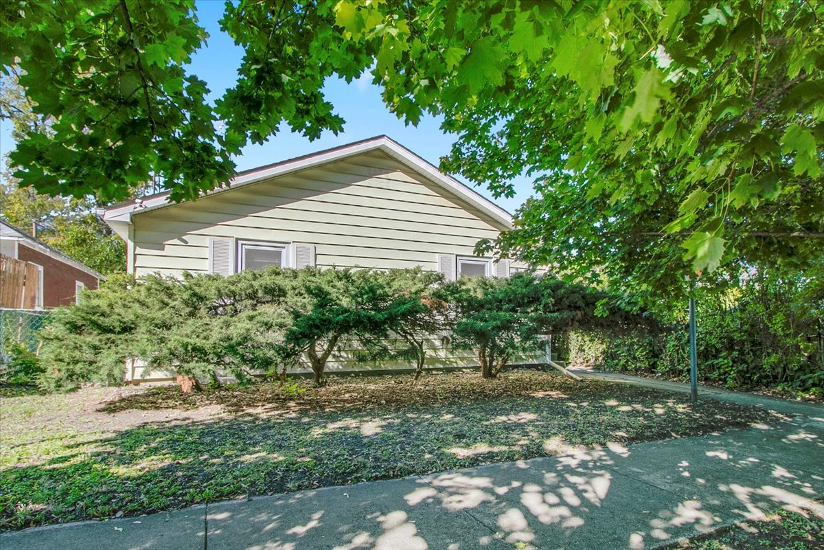 703 Oakland Avenue Joliet, IL 60435 - Photo 2 of 13 a view of a house with a yard