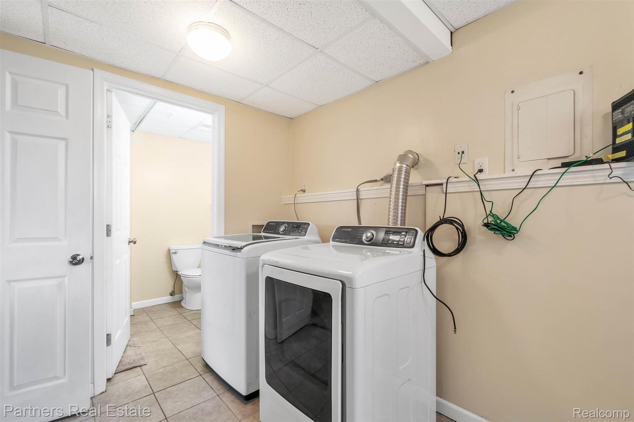 2465 Ruth Drive Fenton, MI 48430 - Photo 31 of 44 27-2465 Ruth Dr-WindowStill-Real-Estate-Photography-27.jpg
