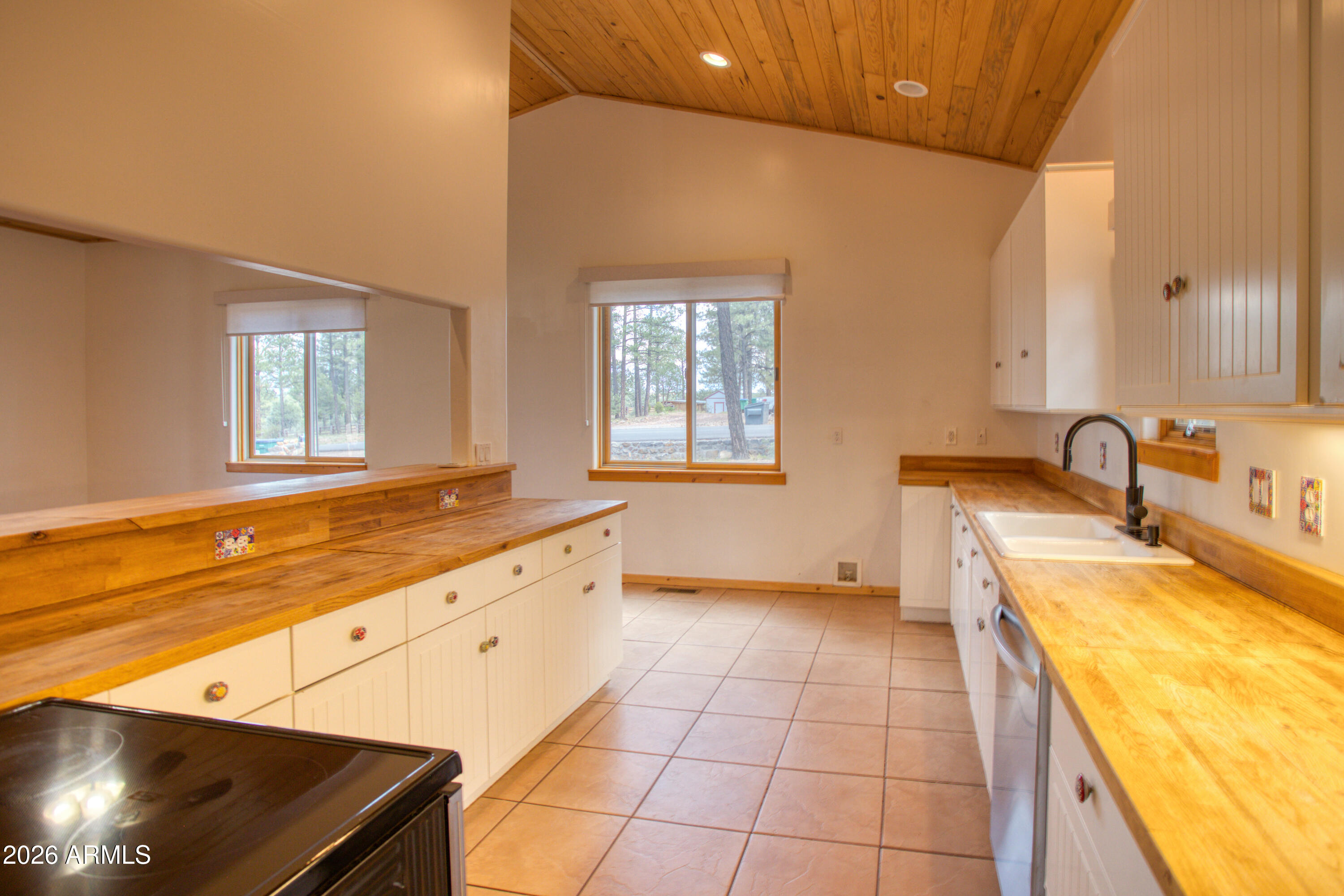 1420 Meadow View Place Show Low, AZ 85901 - Photo 7 of 25 a large bathroom with a tub sink and mirror