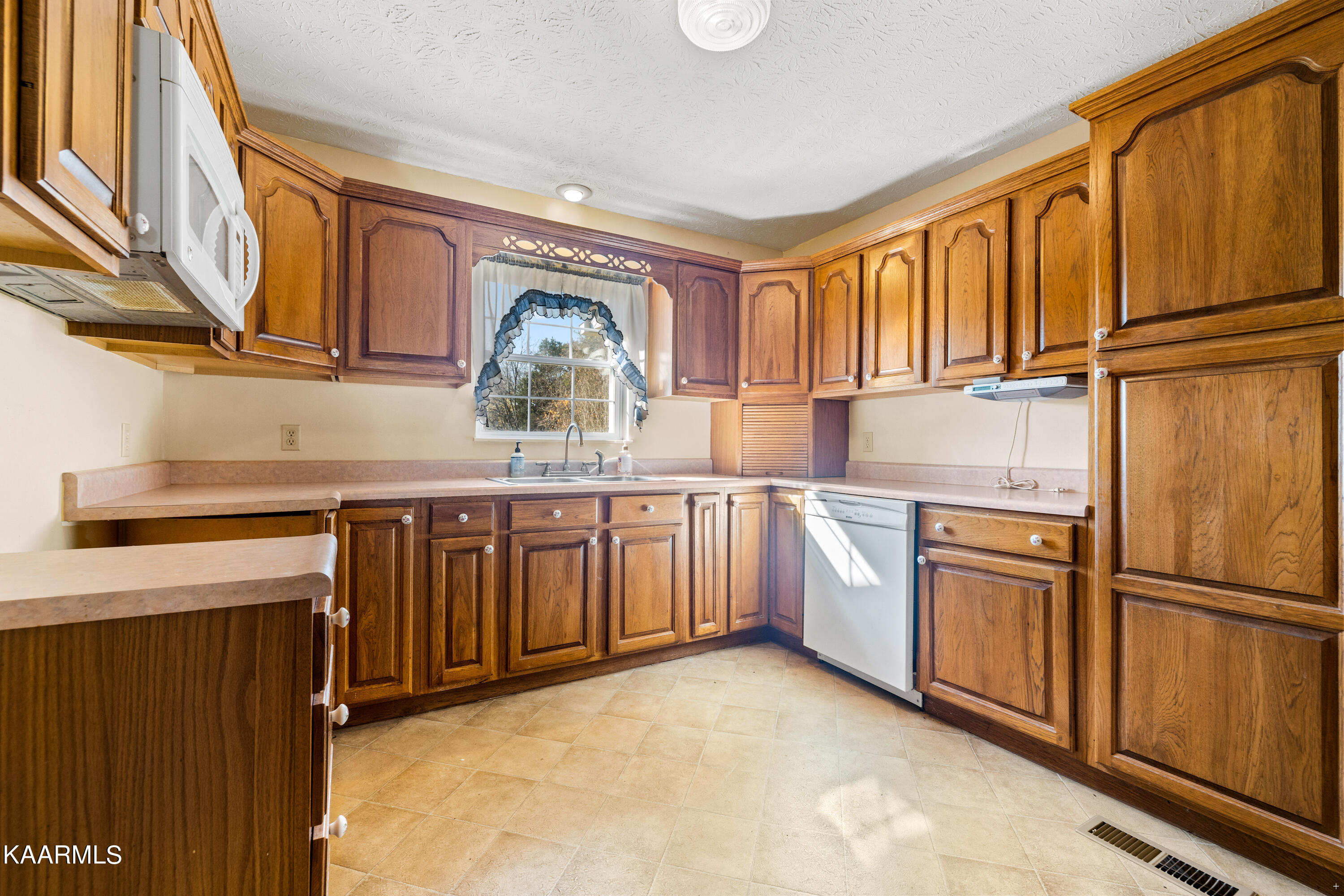 410 Morie Road Dandridge, TN 37725 - Photo 9 of 31 Positive Perceptions-7