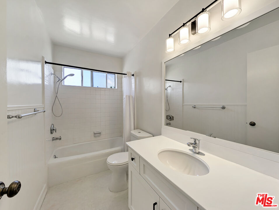 440 Raymond Avenue, Unit 20 Santa Monica, CA 90405 - Photo 13 of 14