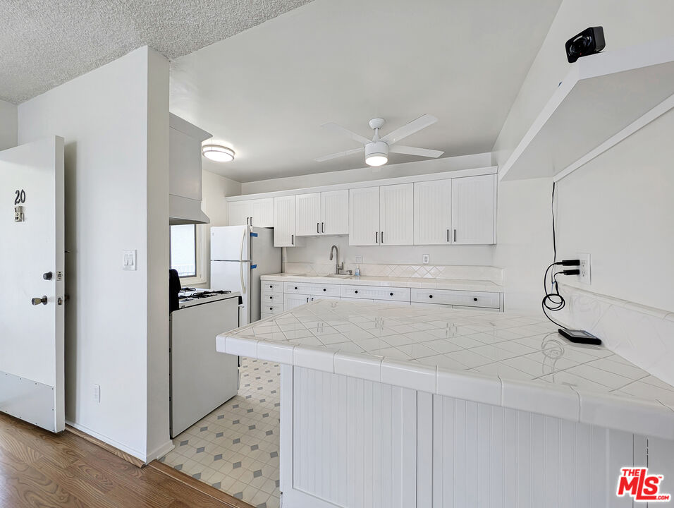 440 Raymond Avenue, Unit 20 Santa Monica, CA 90405 - Photo 4 of 14