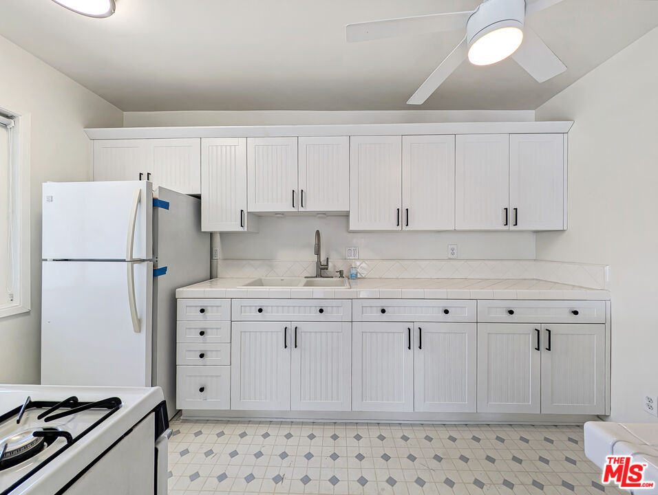 440 Raymond Avenue, Unit 20 Santa Monica, CA 90405 - Photo 5 of 14