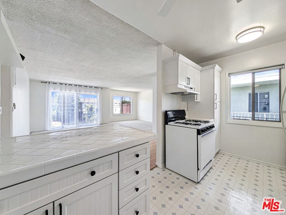 440 Raymond Avenue, Unit 20 Santa Monica, CA 90405 - Photo 6 of 14