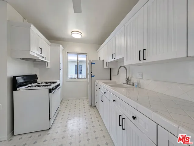 $4,390 | 440 Raymond Avenue, Unit 20, Santa Monica, CA 90405