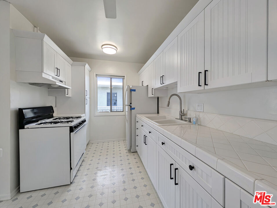 440 Raymond Avenue, Unit 20 Santa Monica, CA 90405 - Photo 7 of 14