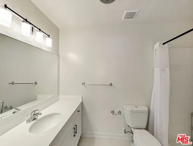 $4,390 | 440 Raymond Avenue, Unit 20, Santa Monica, CA 90405