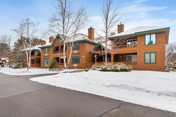 $229,900 | 10 Lakeside W Drive, Unit 53, Lincoln, NH 03251