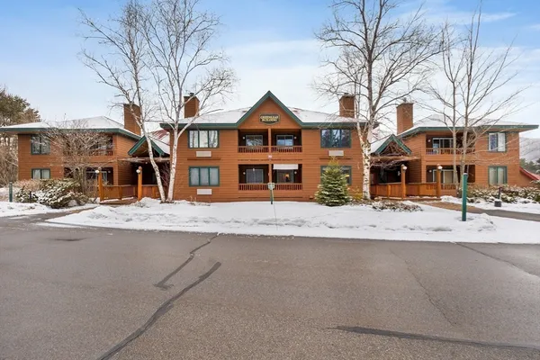 $229,900 | 10 Lakeside W Drive, Unit 53, Lincoln, NH 03251