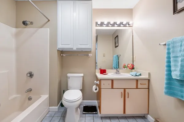 $229,900 | 10 Lakeside W Drive, Unit 53, Lincoln, NH 03251