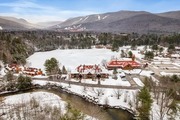 $229,900 | 10 Lakeside W Drive, Unit 53, Lincoln, NH 03251