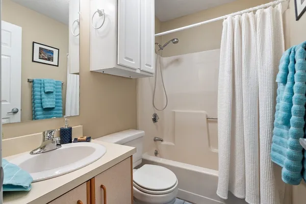 $229,900 | 10 Lakeside W Drive, Unit 53, Lincoln, NH 03251