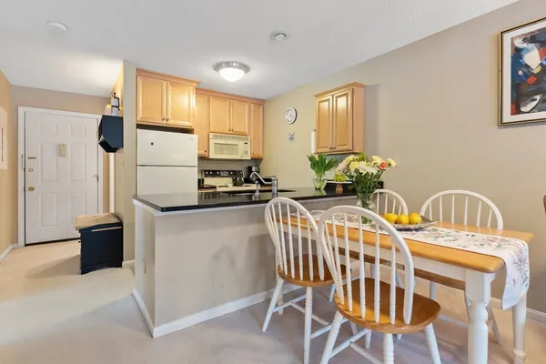 $229,900 | 10 Lakeside W Drive, Unit 53, Lincoln, NH 03251