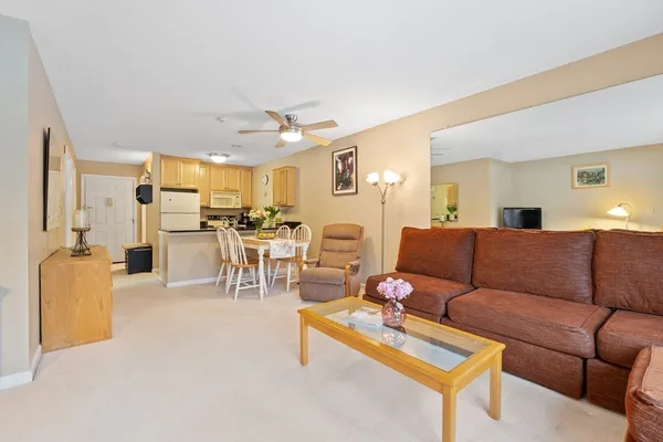 $229,900 | 10 Lakeside W Drive, Unit 53, Lincoln, NH 03251