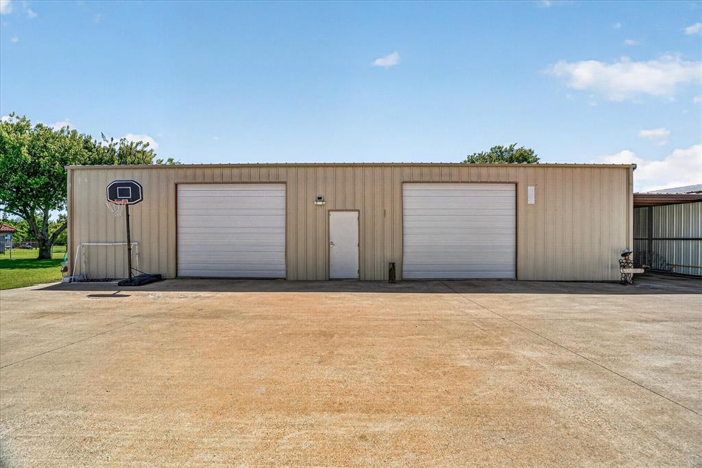 1408 West Cleburne Road Crowley, TX 76036 - Photo 34 of 40 a view of garage