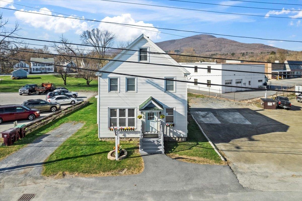 318 North Street Bennington, VT 05201 - Photo 2 of 32