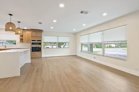 $665,000 | 117 Southeast 22nd Avenue, Boynton Beach, FL 33435