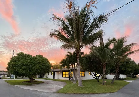 $665,000 | 117 Southeast 22nd Avenue, Boynton Beach, FL 33435