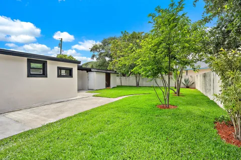 $665,000 | 117 Southeast 22nd Avenue, Boynton Beach, FL 33435