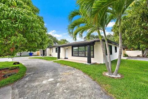 $665,000 | 117 Southeast 22nd Avenue, Boynton Beach, FL 33435