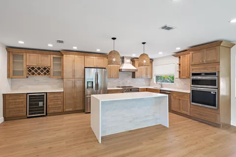 $665,000 | 117 Southeast 22nd Avenue, Boynton Beach, FL 33435