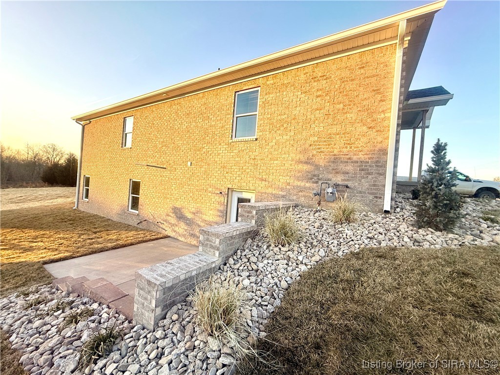 7531 Brownstown Road Henryville, IN 47126 - Photo 4 of 28