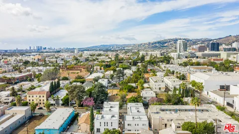 $3,208 | 1238 1/2 North Beachwood Drive, Los Angeles, CA 90038