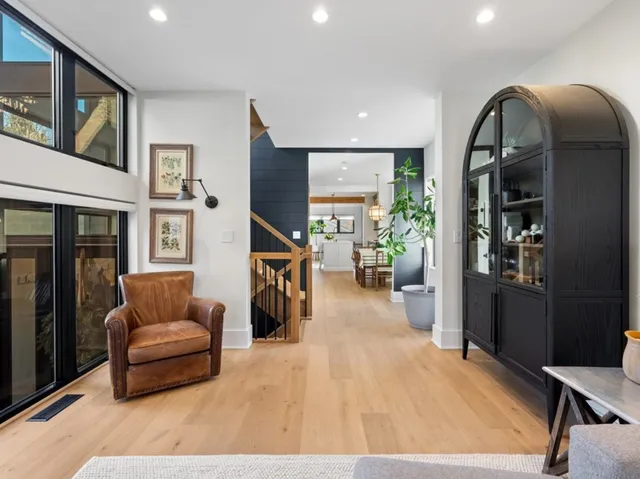 $1,395,000 | 2109 West Montrose Avenue, Chicago, IL 60618