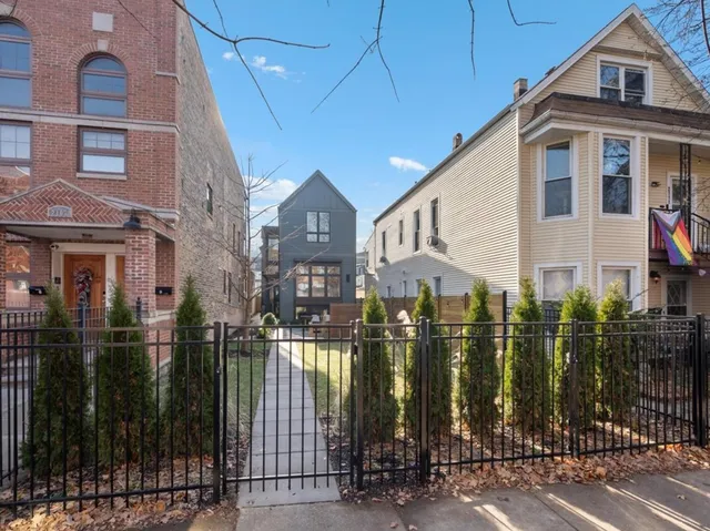 $1,395,000 | 2109 West Montrose Avenue, Chicago, IL 60618