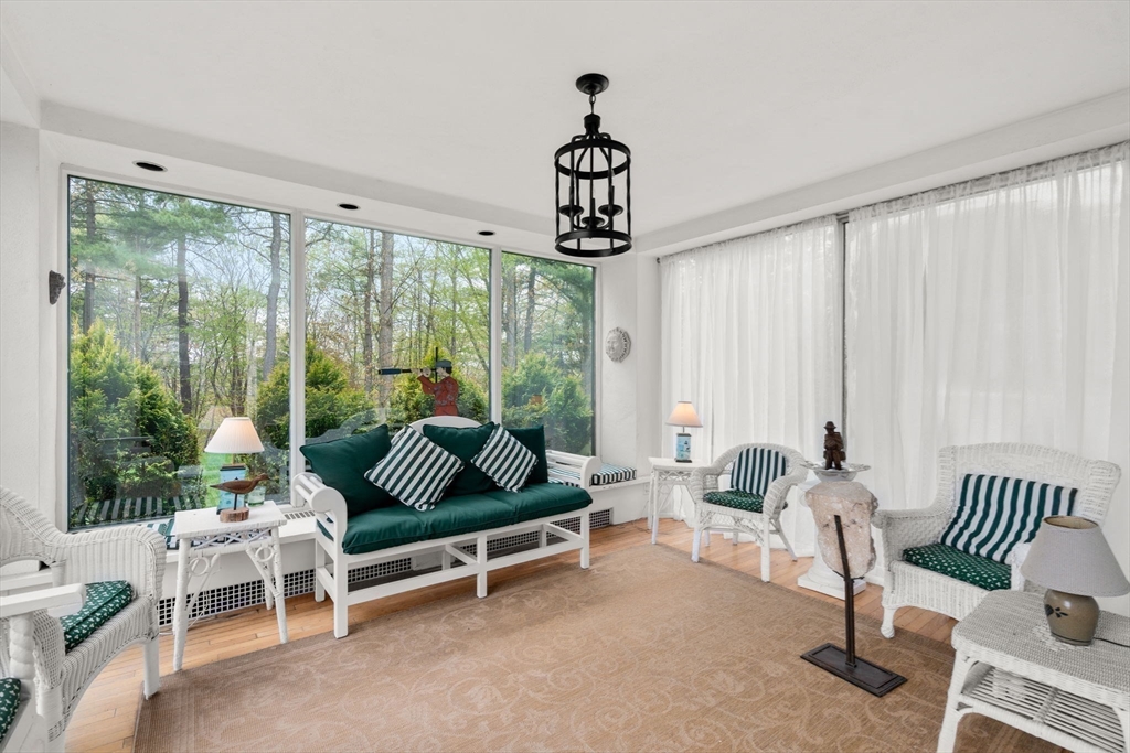 73 Forest Street Manchester, MA 01944 - Photo 11 of 41