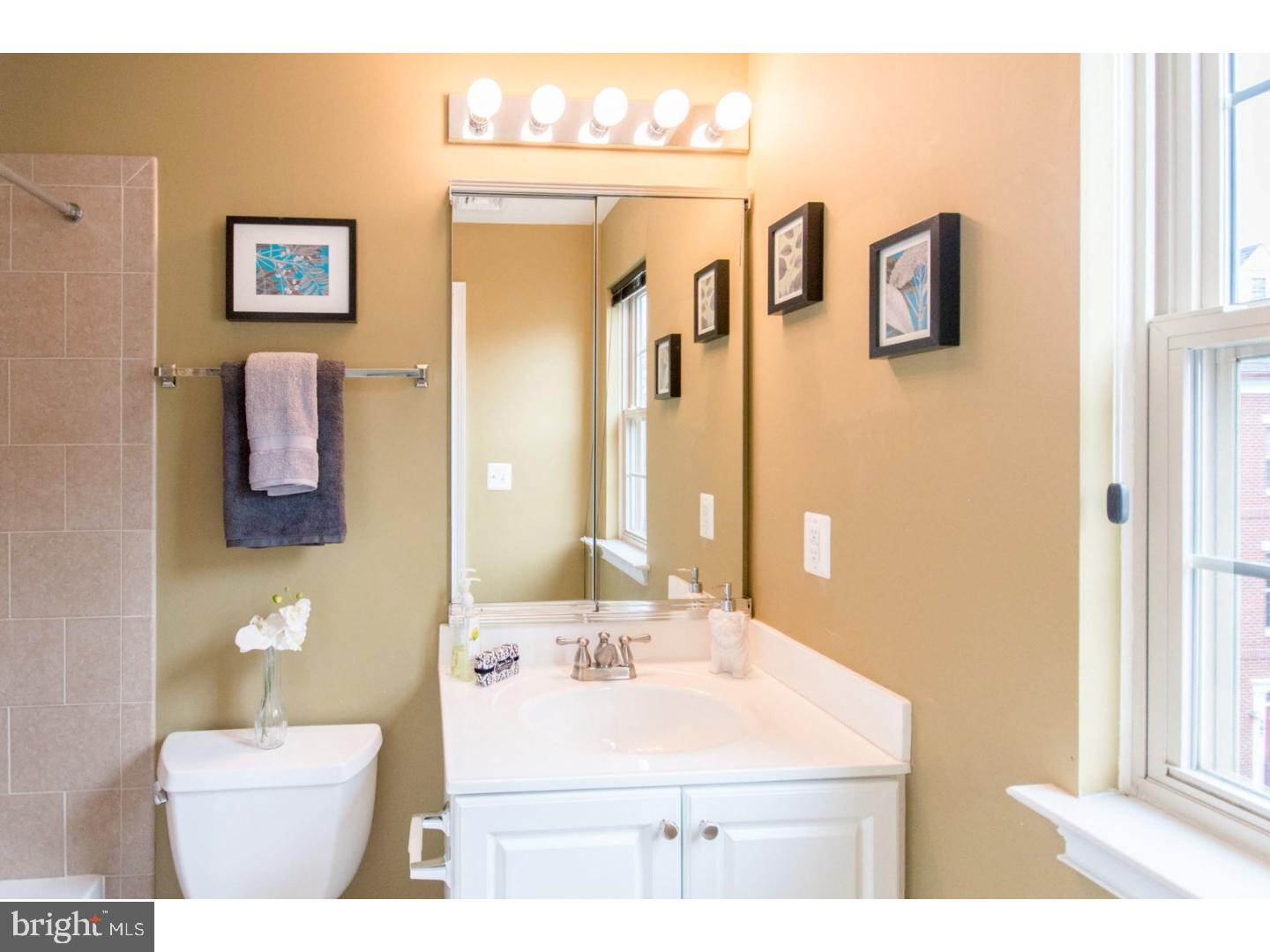 207 Admirals Way Philadelphia, PA 19146 - Photo 14 of 24 Bathroom