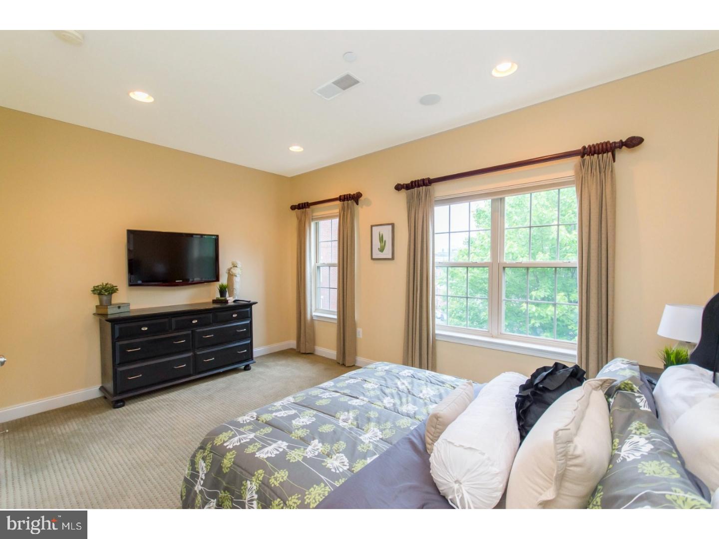 207 Admirals Way Philadelphia, PA 19146 - Photo 16 of 24 Master Bedroom