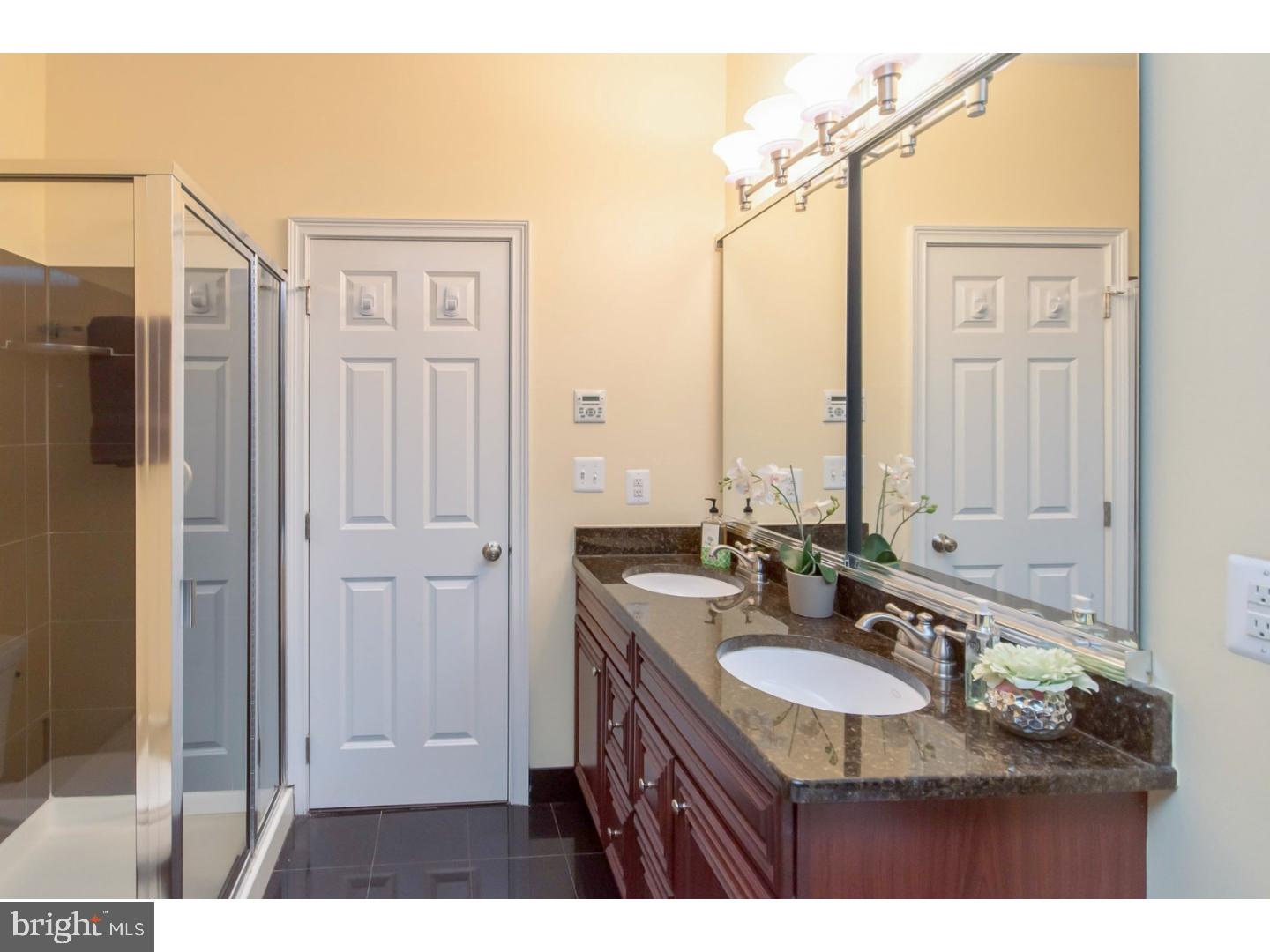 207 Admirals Way Philadelphia, PA 19146 - Photo 19 of 24 Master Bathroom