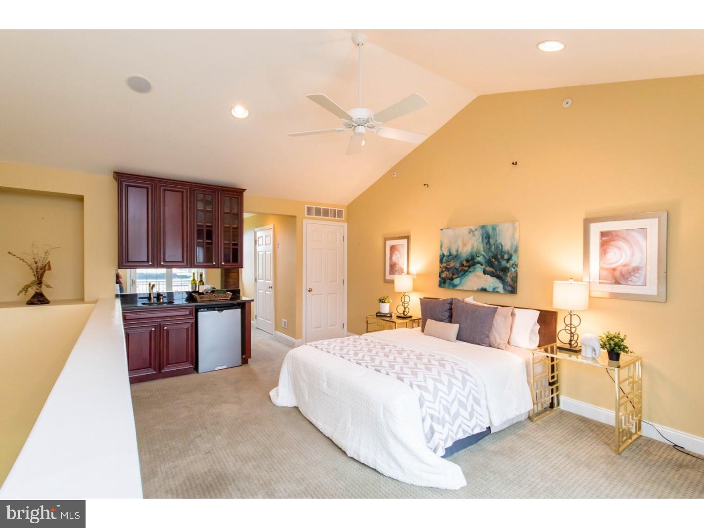 207 Admirals Way Philadelphia, PA 19146 - Photo 20 of 24 Loft