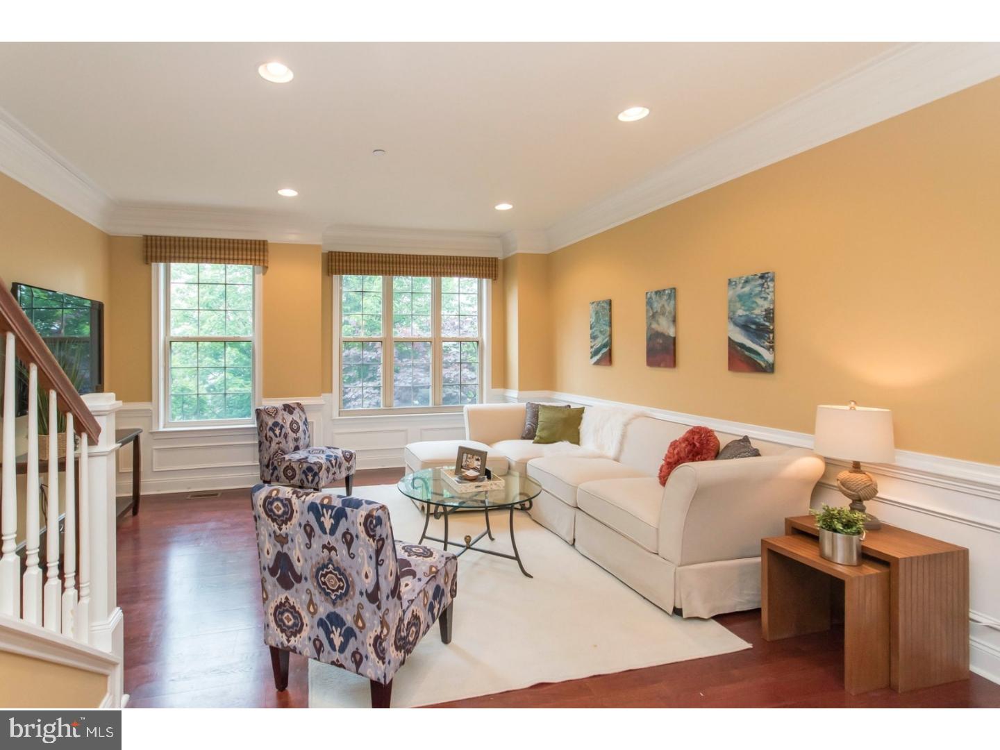 207 Admirals Way Philadelphia, PA 19146 - Photo 5 of 24 Living Room