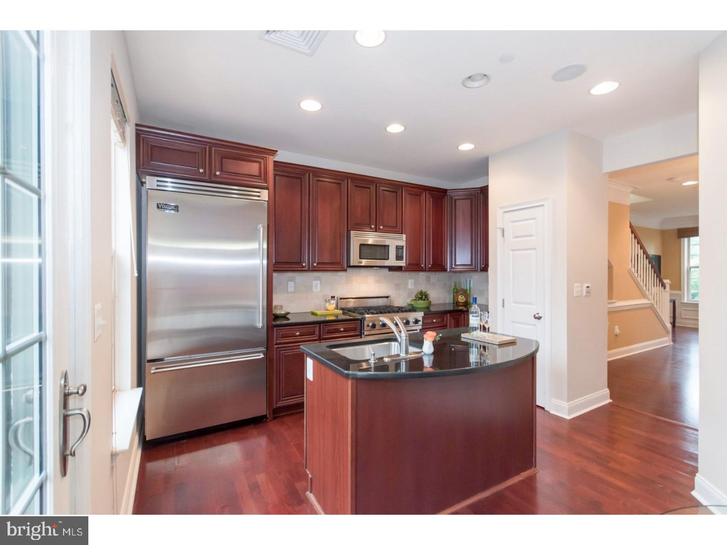 207 Admirals Way Philadelphia, PA 19146 - Photo 7 of 24 Kitchen