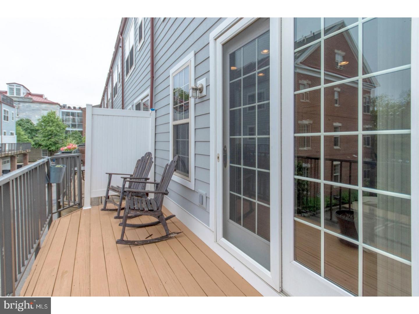 207 Admirals Way Philadelphia, PA 19146 - Photo 10 of 24 Porch