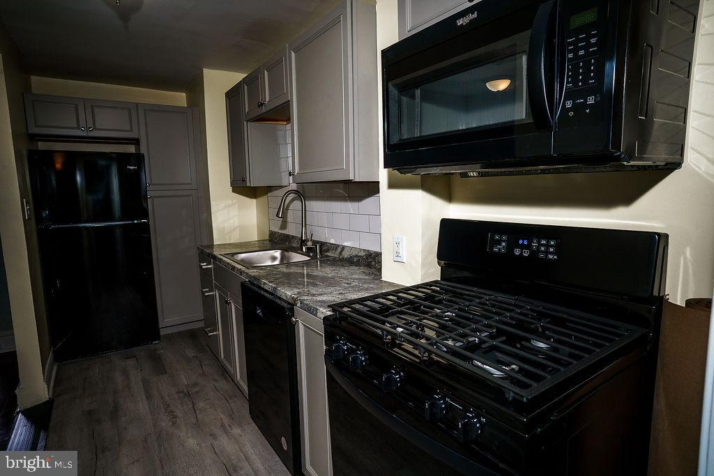 7121 Guilford Road Upper Darby, PA 19082 - Photo 6 of 24 Kitchen