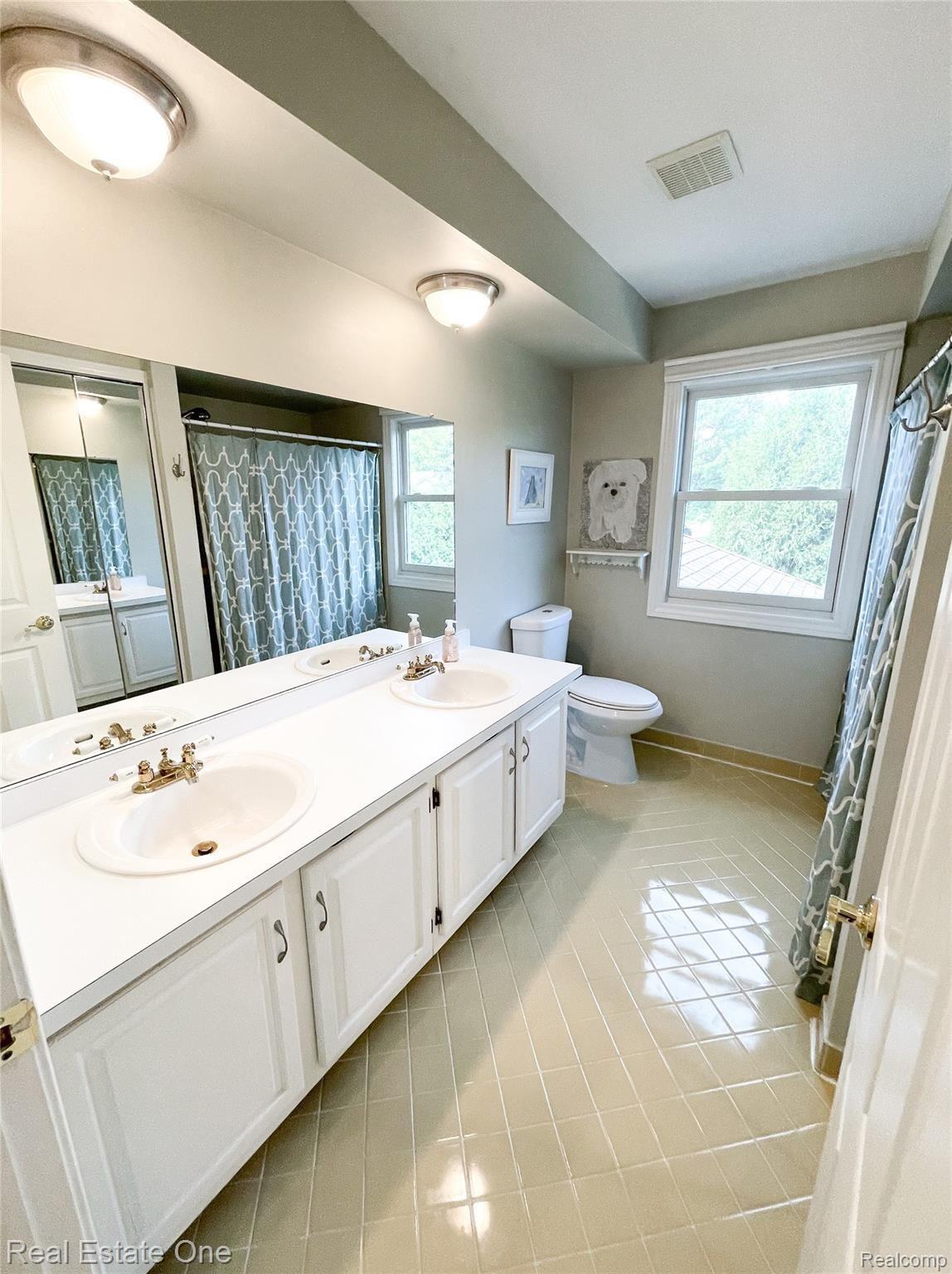 2690 Winter Park Road Rochester, MI 48309 - Photo 38 of 39 Upstairs Full Bath