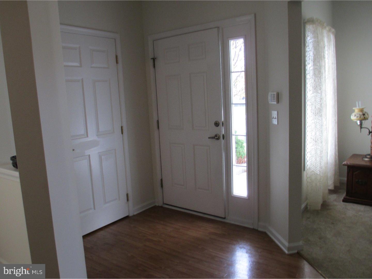2 Laurel Ridge Lane Columbus, NJ 08022 - Photo 2 of 19 Foyer