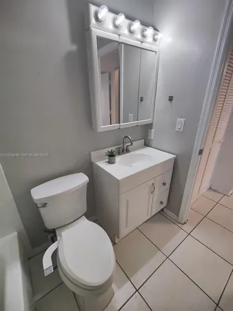 $1,800 | 2668 Kings Lake Boulevard, Unit 2668, Naples, FL 34112